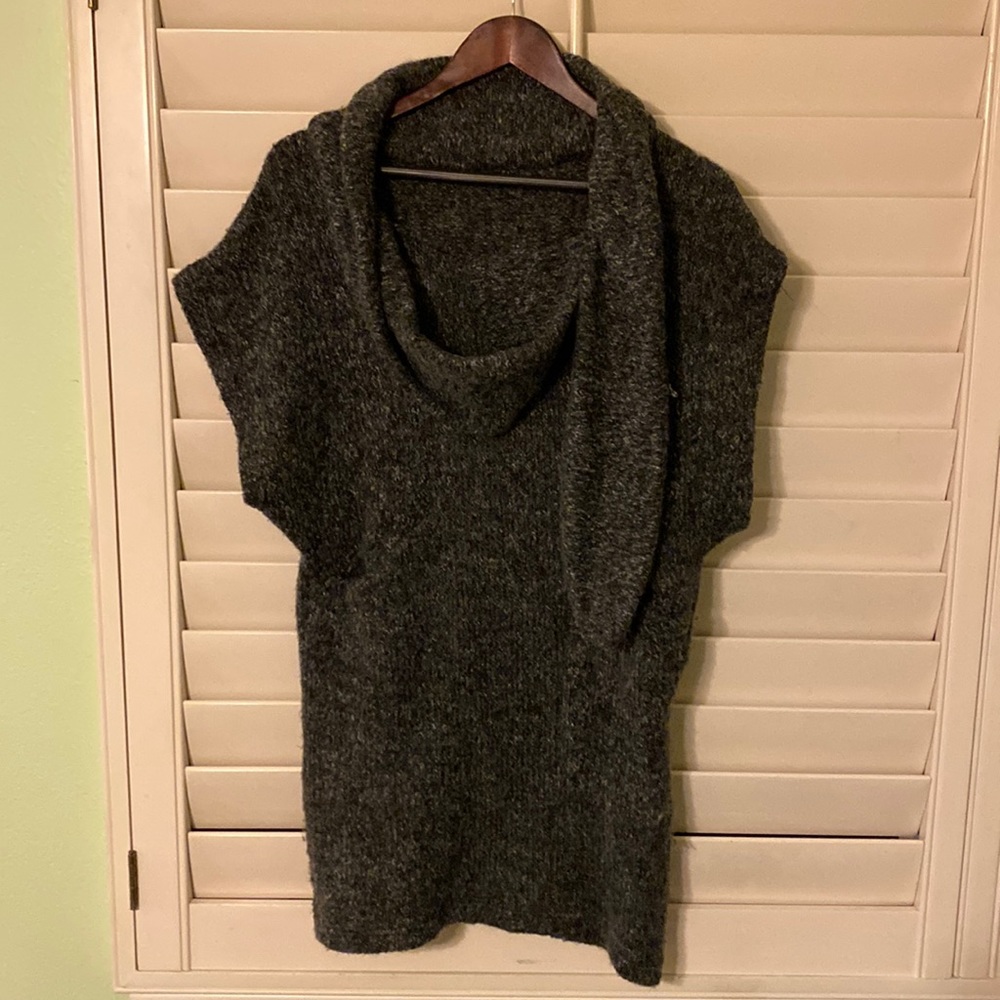 Fora Women’s Gray Knit Sweater with pockets | size L